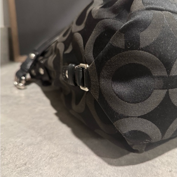 COACH Op-Art Brooke Signature Handbag in GUC! - Picture 7 of 9